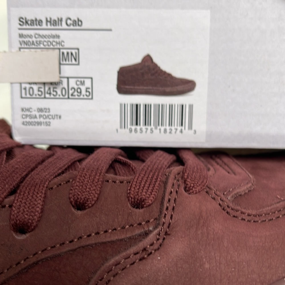 Vans Men’s Skate Half Cab
Mono Chocolate
VNDASFCDCHC
Sneakers - Picture 16 of 16